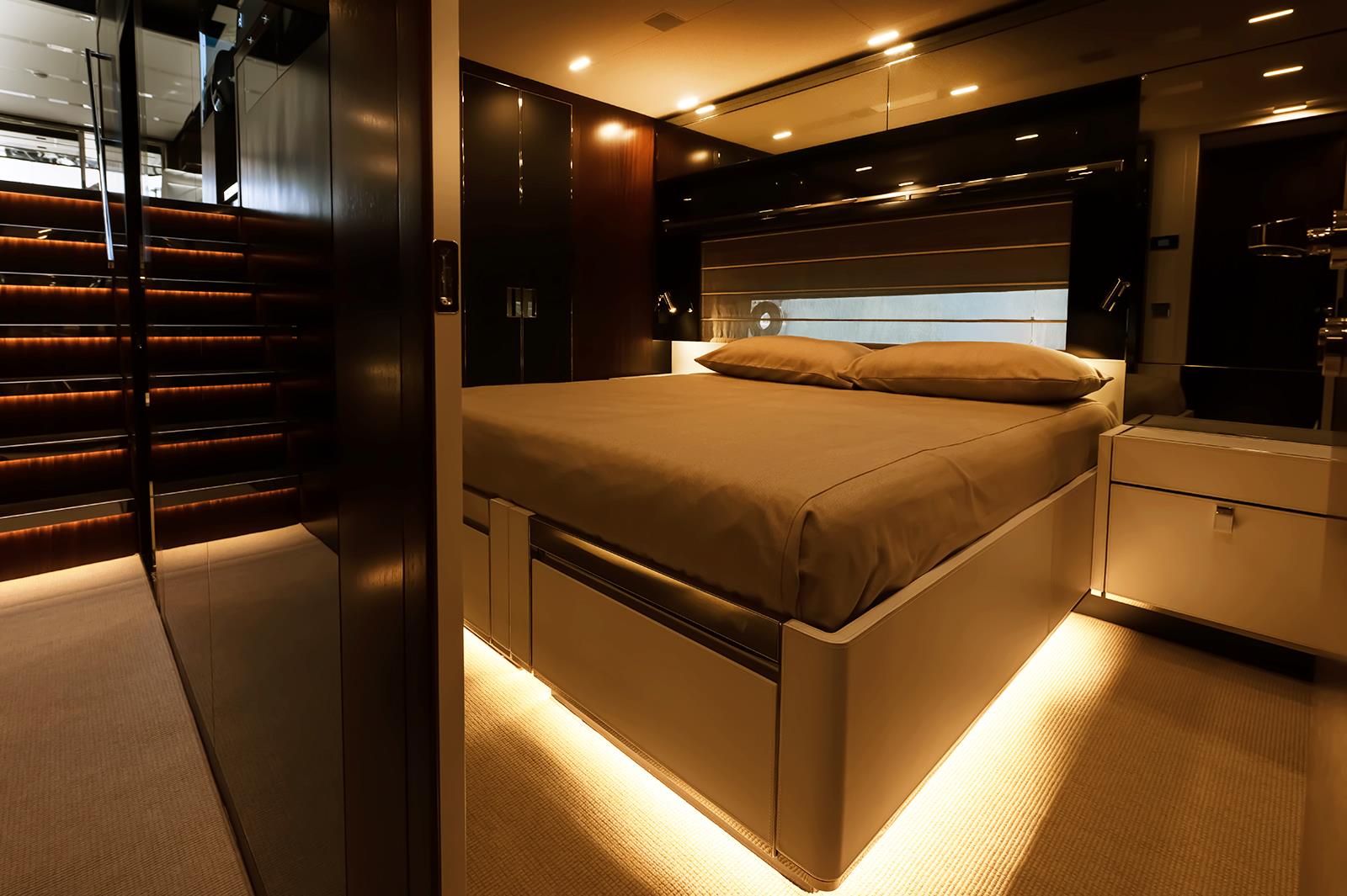 2024 RIVA 88' FOLGORE 